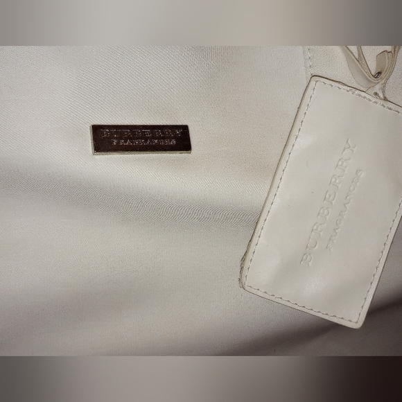 Burberry Large Nylon Tote Shoulder Bag. Off White. Burberry Bag Tag. - Picture 7 of 16